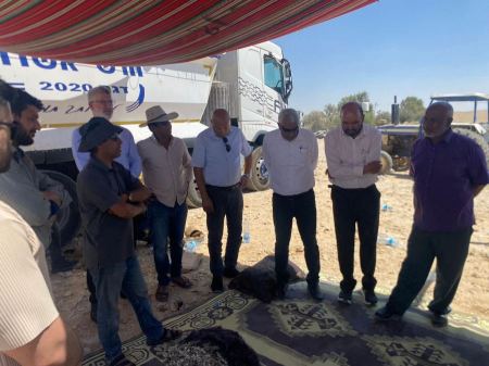 وفد الحركة والموحدة في زيارة تضامنية لعائلة الغول في النقب